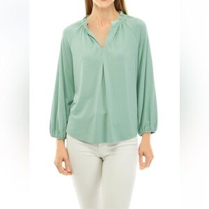 Wonderly Green Women's Top NWT